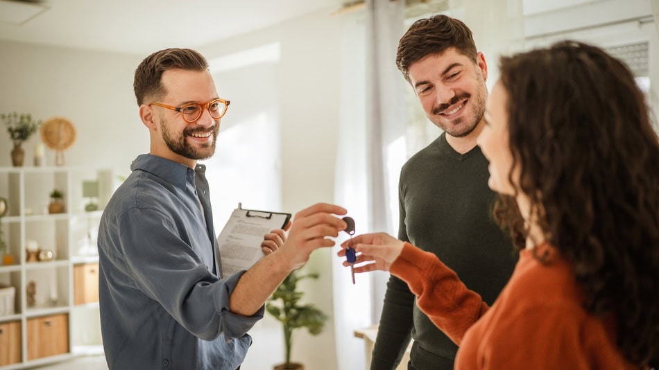 Para empezar en el sector inmobiliario, necesitas combinar habilidades comerciales con conocimientos técnicos