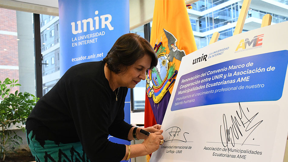 Rosal&iacute;a Arteaga, presidenta de UNIR en Ecuador.