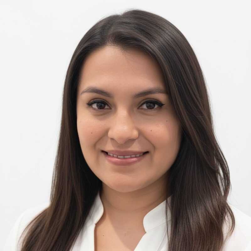 Alba Cristina Vicuña Pilataxi, Experta asociada