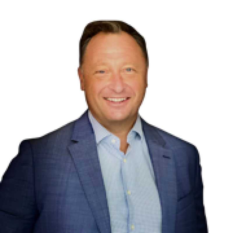 Andrew Douglas, Experto asociado