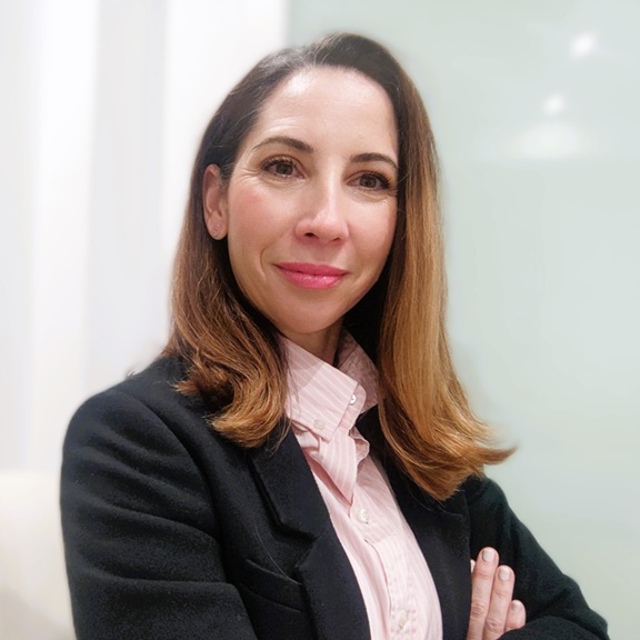Ángela Muñoz Ibáñez, Experta asociada