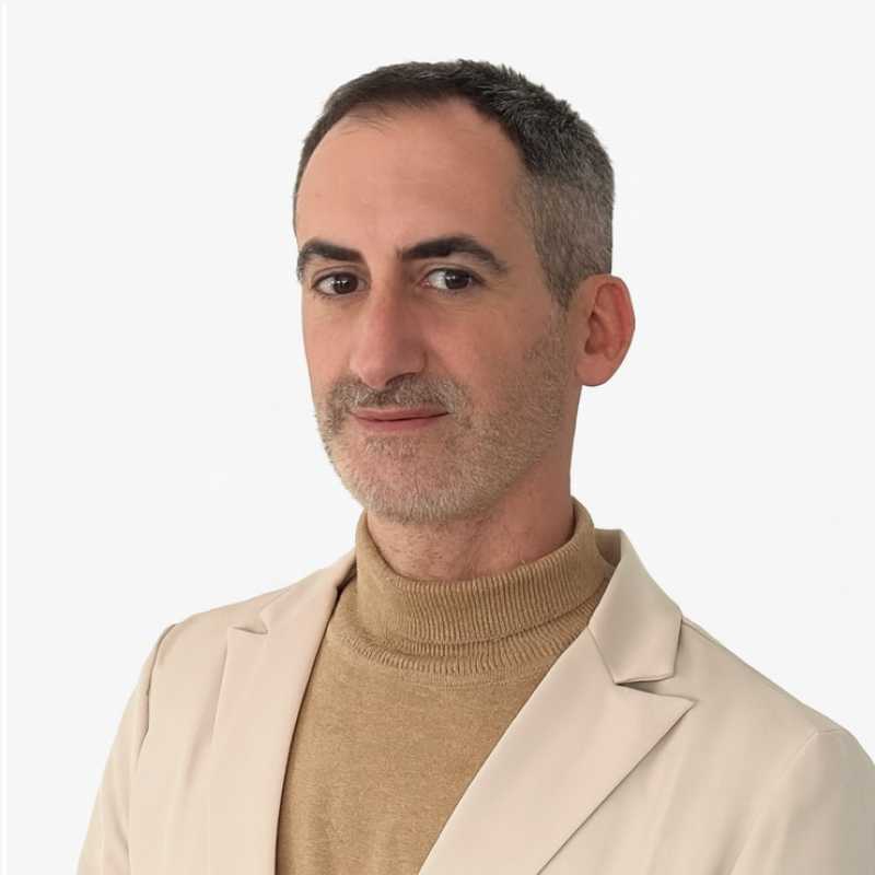 Carlos Guirado Moya, Experto asociado