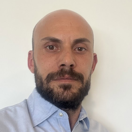 Luis Manuel Rodríguez Otero, Doctor en Literatura Hispánica y licenciado en Filología. Investiga sobre lectura, creatividad y literatura latinoamericana. Ha sido docente y directivo en Paraguay y Uruguay. Cofundador de CEDOC.