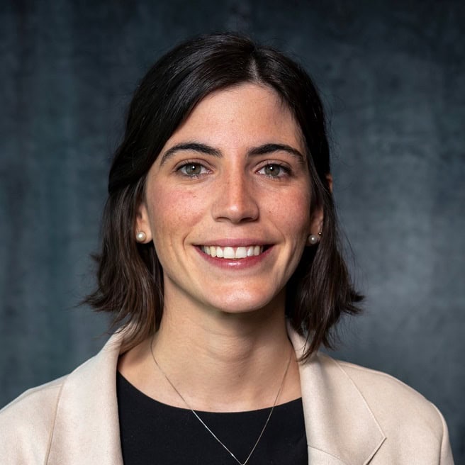 Olga de Bergé Pineo, Experta asociada